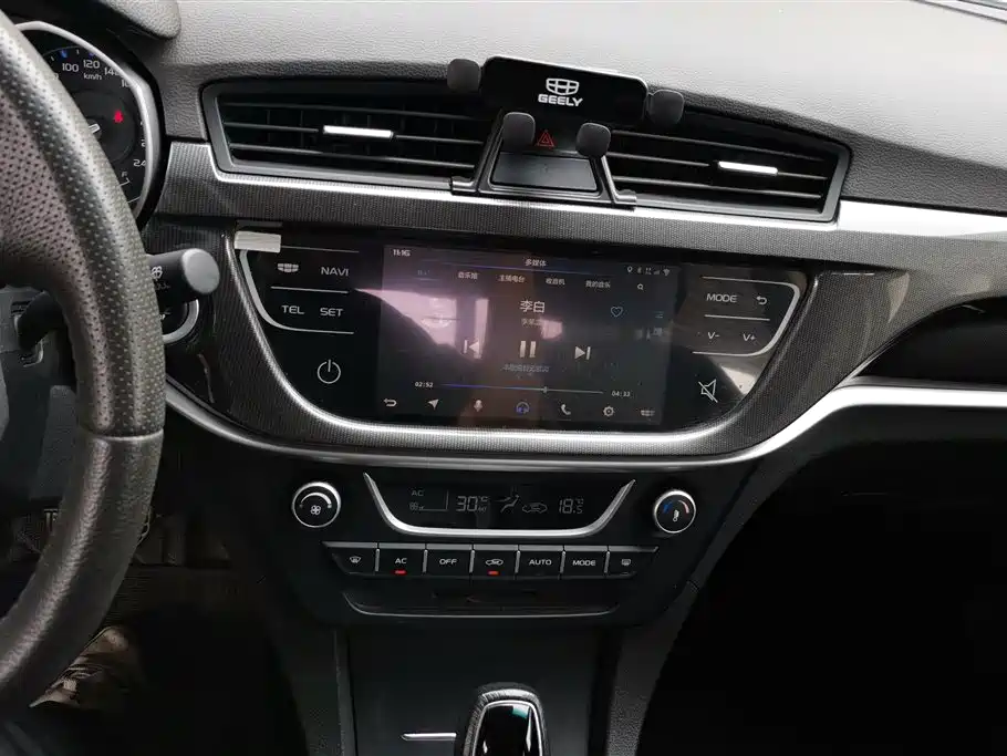 Geely Emgrand 2017 — фото 13