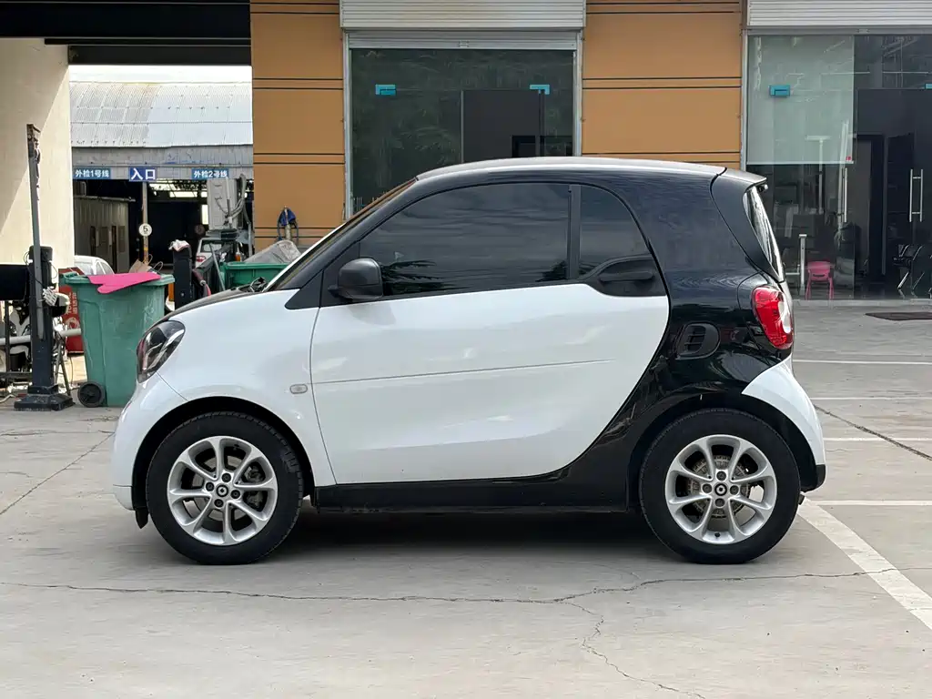 smart Fortwo 2016 — фото 14