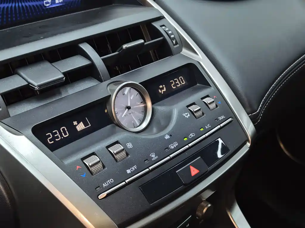 Lexus NX 2019 — фото 19