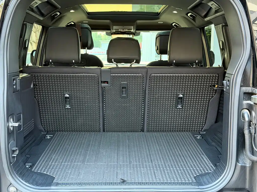 Land Rover Defender 2021 — фото 14