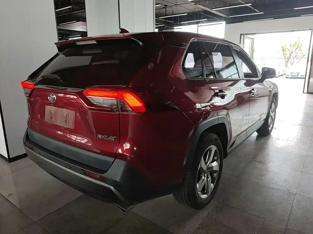 Toyota RAV4 2019 — фото 7