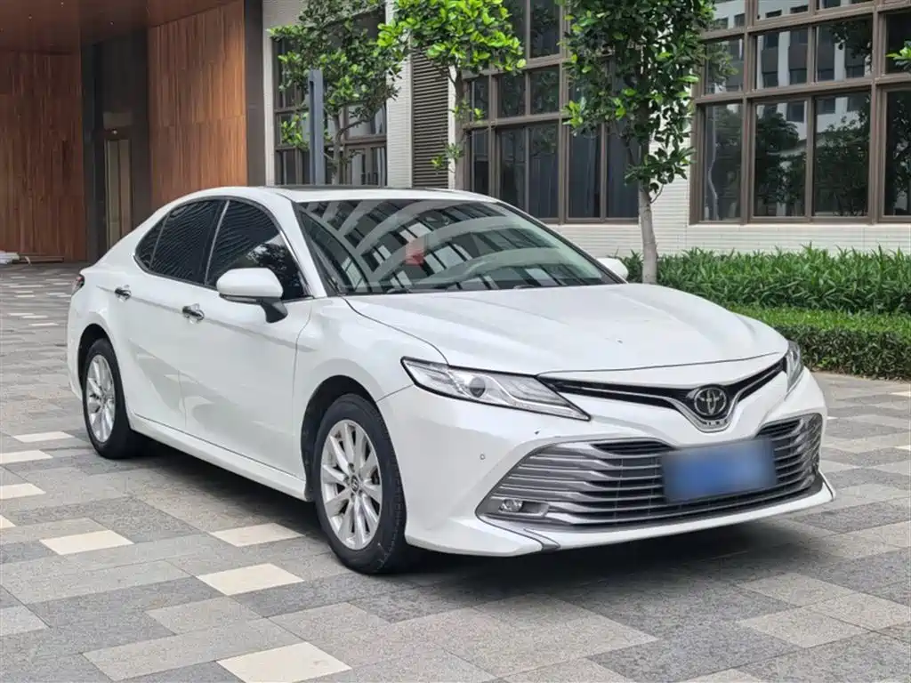 Toyota Camry 2021 — фото 16