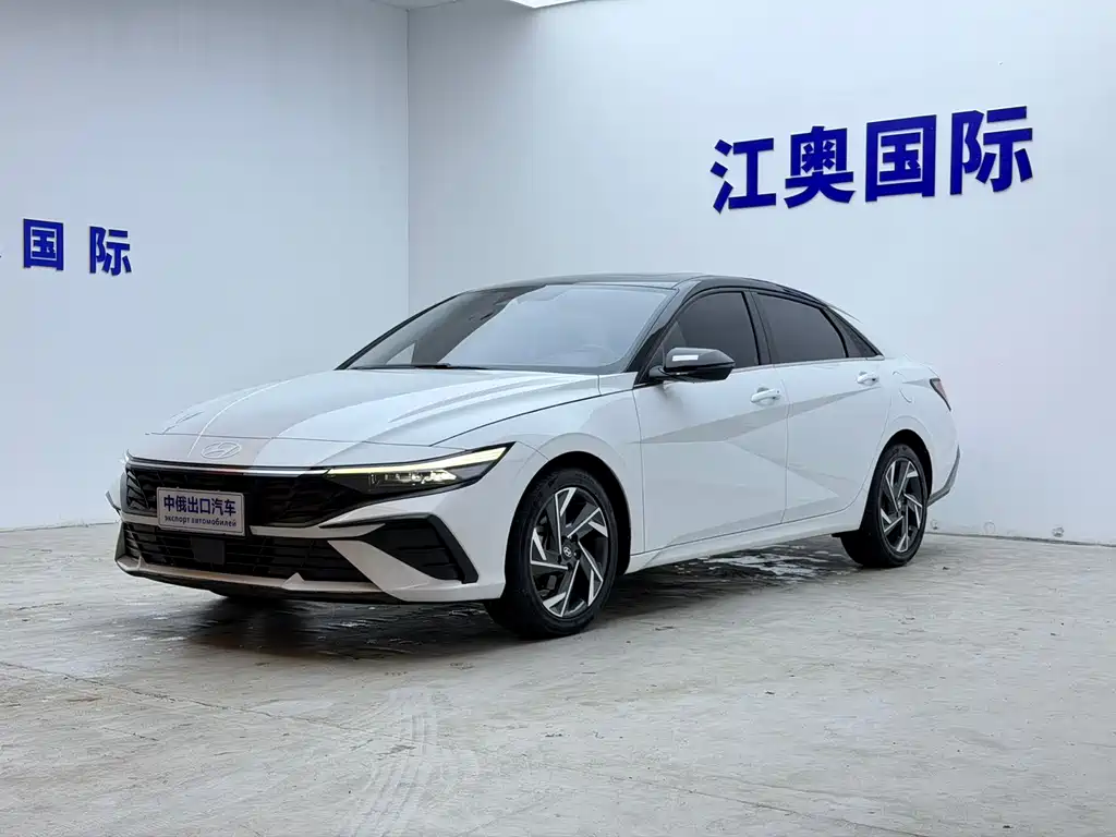 Hyundai Elantra 2023 — фото 1