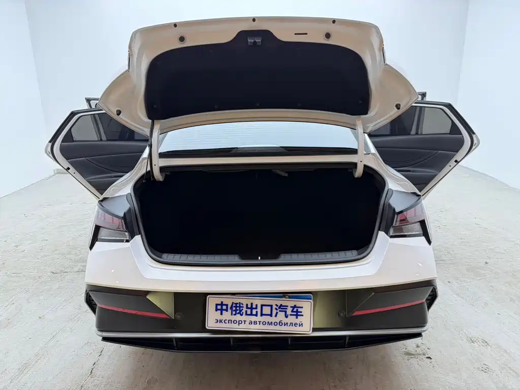 Hyundai Elantra 2023 — фото 21