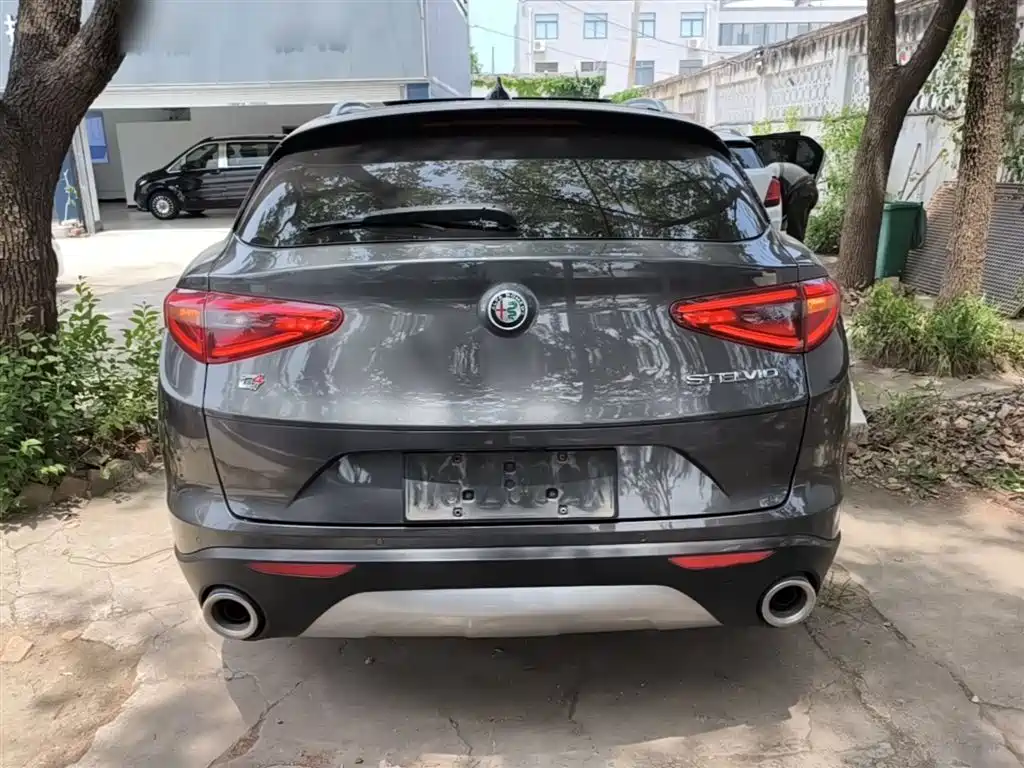 Alfa Romeo Stelvio 2022 — фото 6