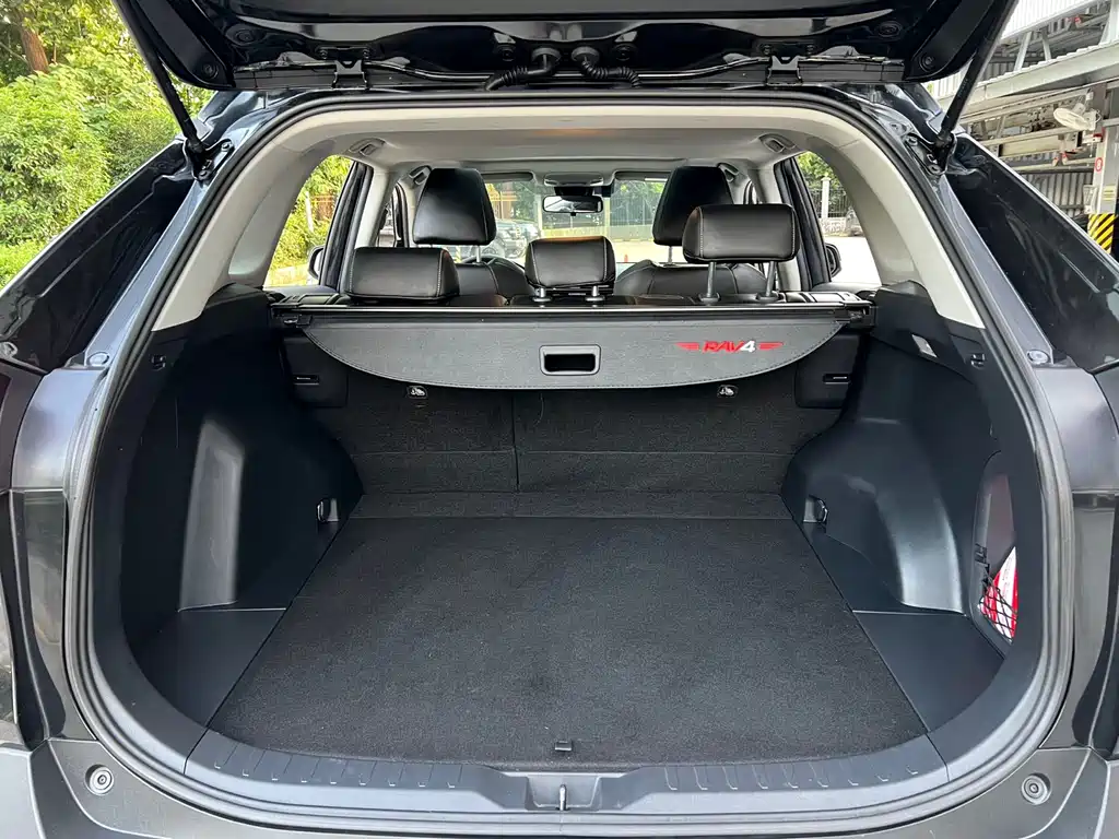 Toyota RAV4 2020 — фото 12