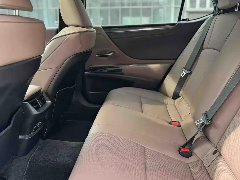 Lexus ES 2024