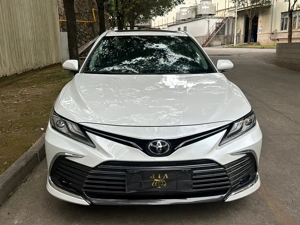 Toyota Camry 2022 — фото 2