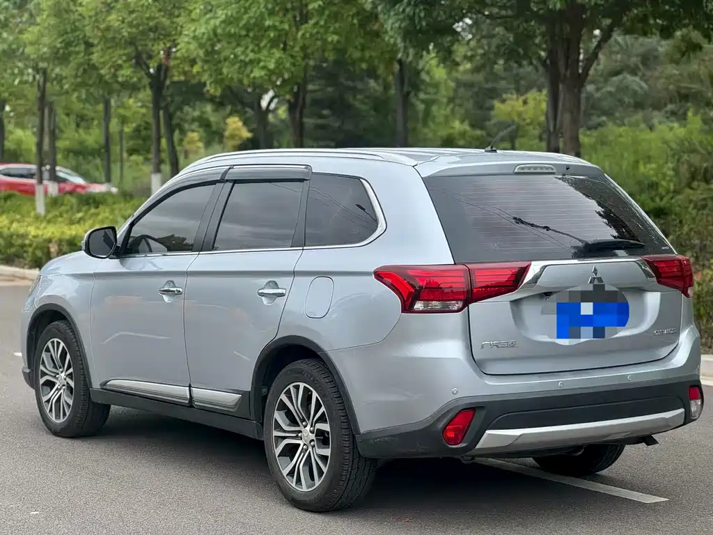 Mitsubishi Outlander 2017 — фото 8