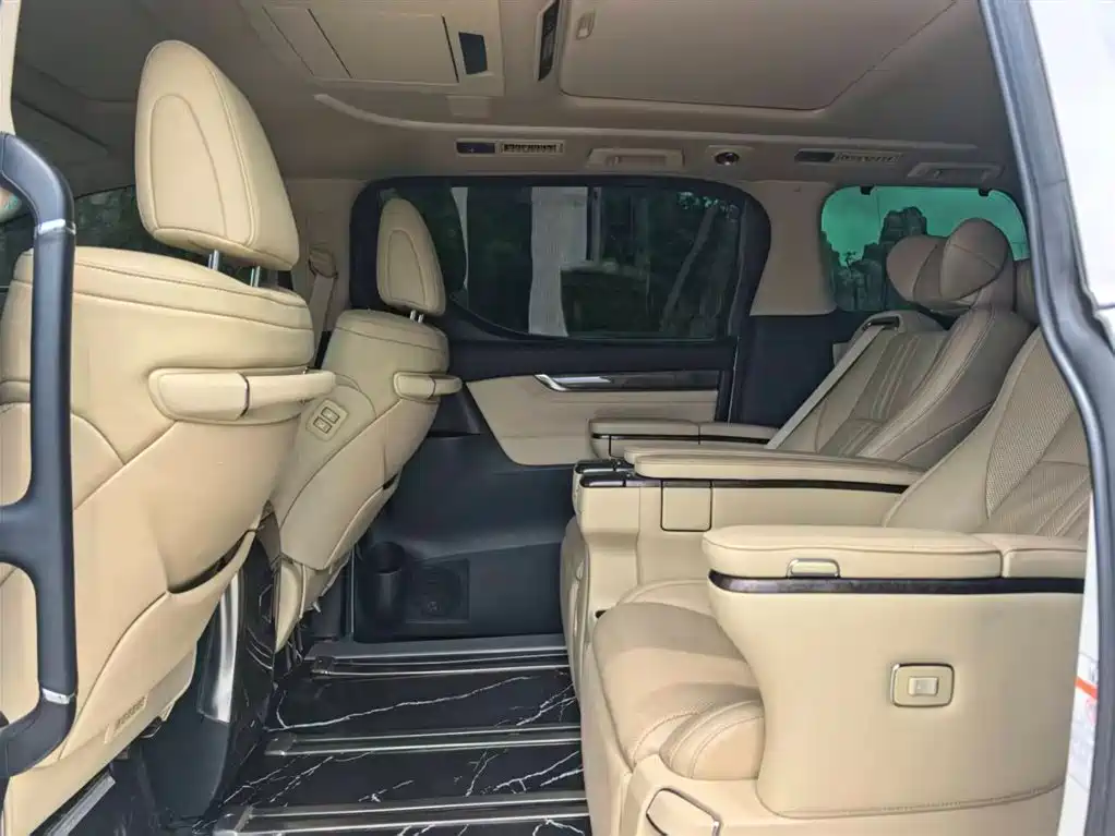 Toyota Alphard 2021 — фото 8