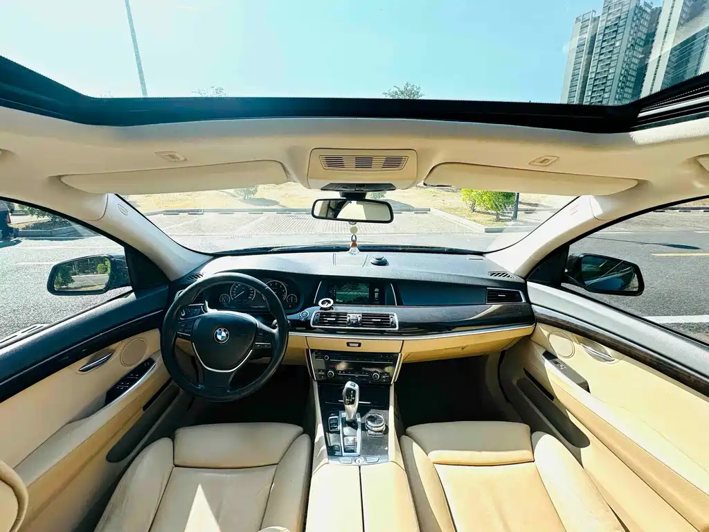 BMW 5 Series GT 2013 — фото 14