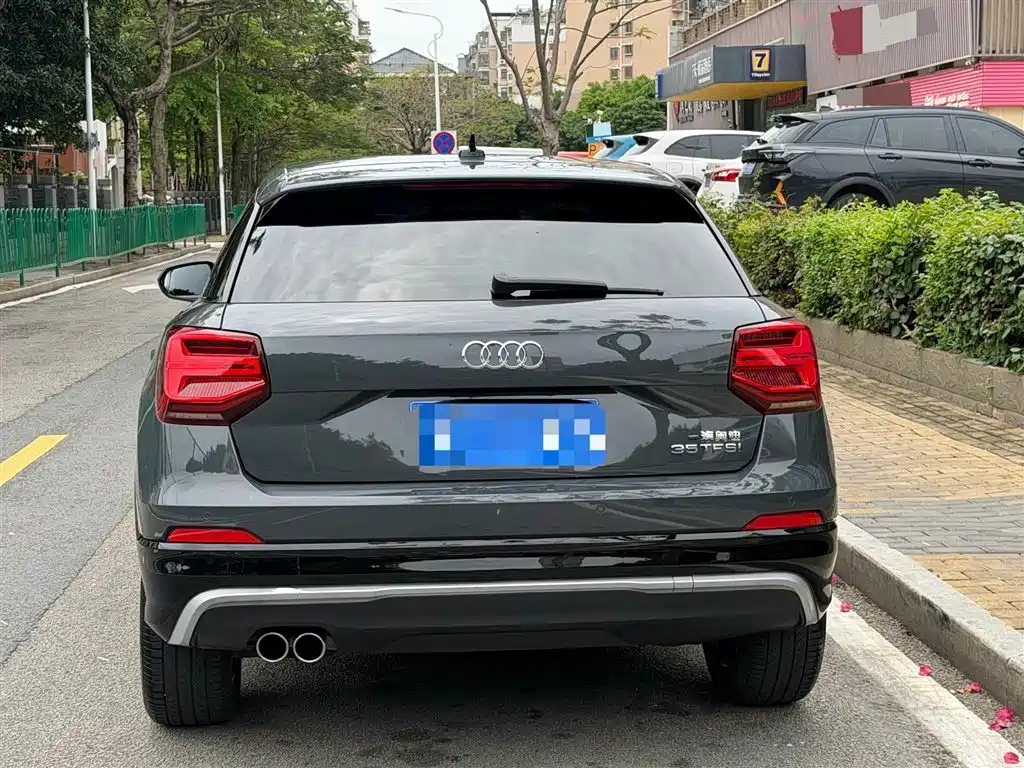 Audi Q2L 2020 — фото 12