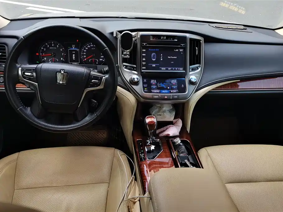 Toyota Crown 2017 — фото 12