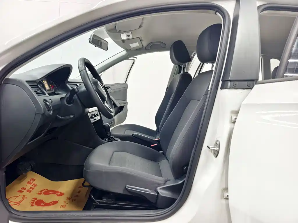 Skoda Rapid Spaceback 2015 — фото 10