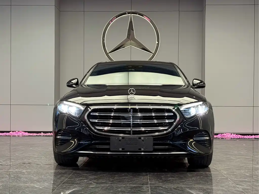 Mercedes-Benz E-Class 2025 — фото 2