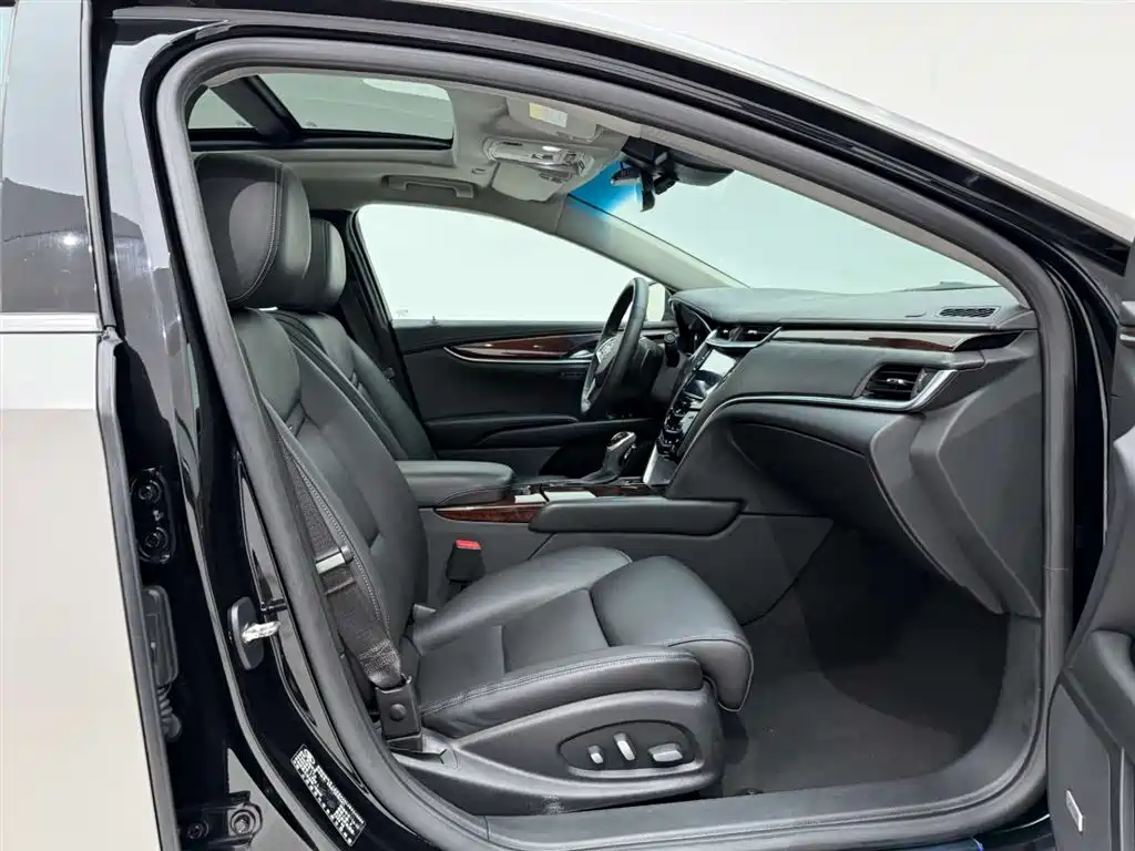 Cadillac XTS 2015 — фото 19