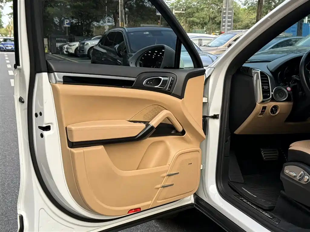Porsche Cayenne 2017 — фото 11