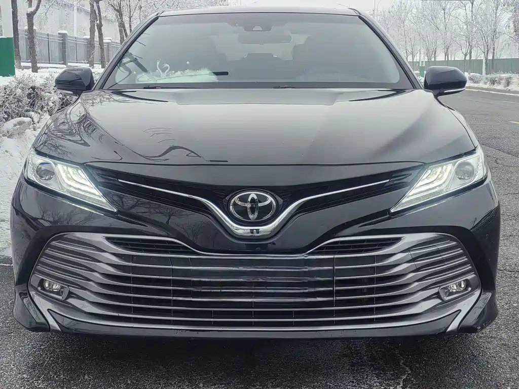 Toyota Camry 2019 — фото 2