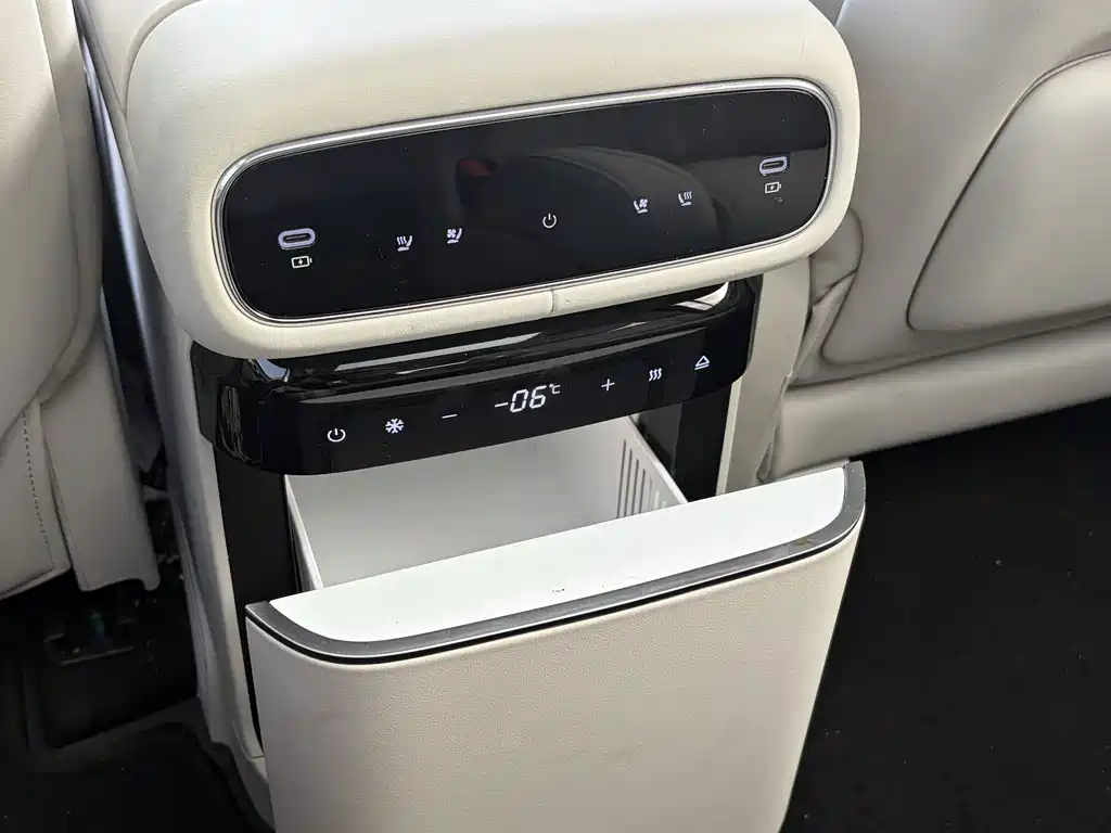 Geely Galaxy M9 2025 — фото 12