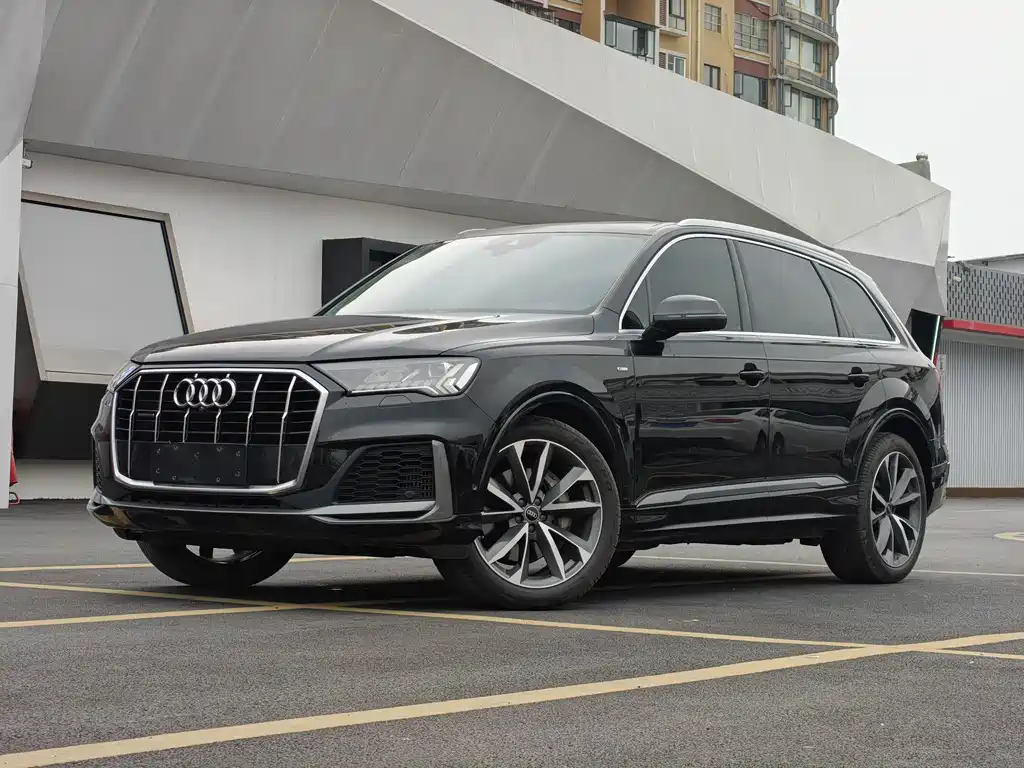 Audi Q7 2021 — фото 1