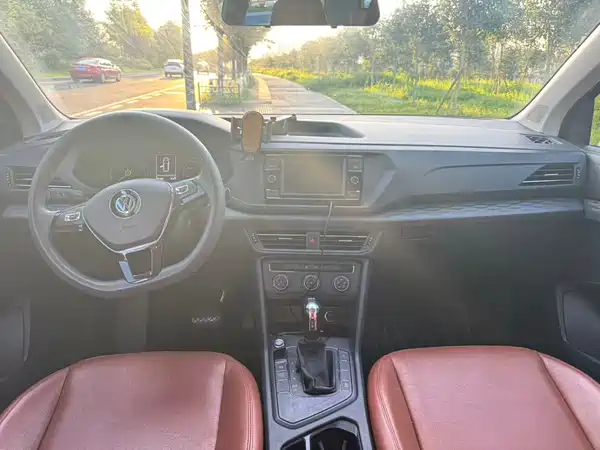 Volkswagen Tharu 2020