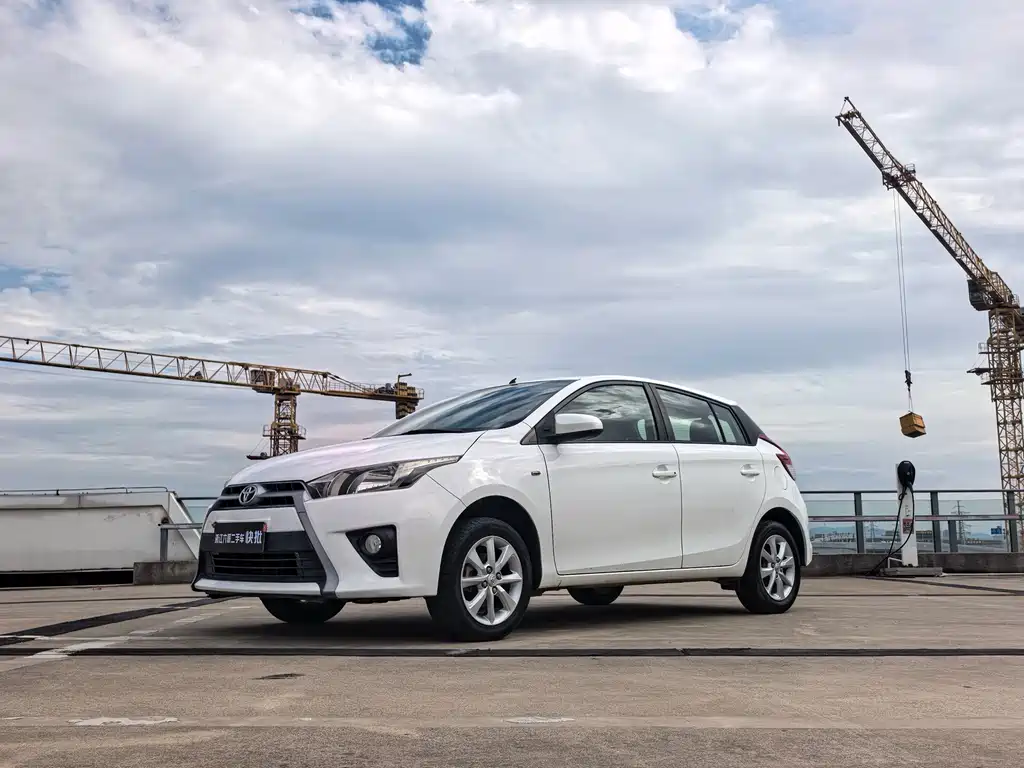 Toyota Yaris L 2015 — фото 1