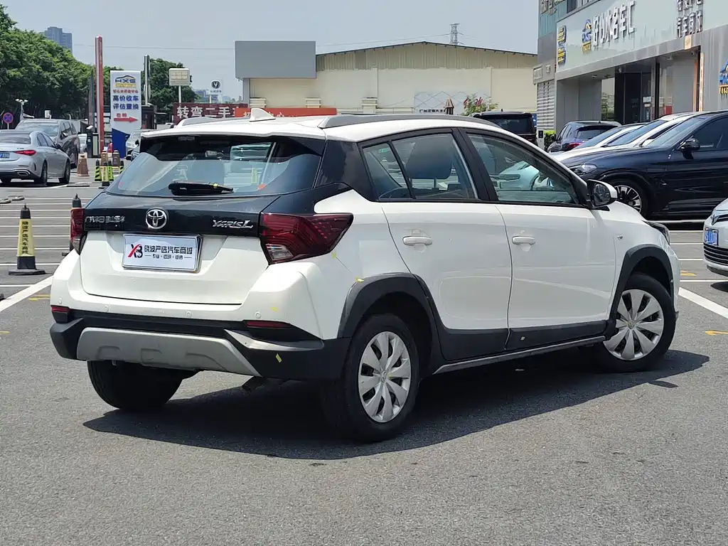 Toyota Yaris L 2021