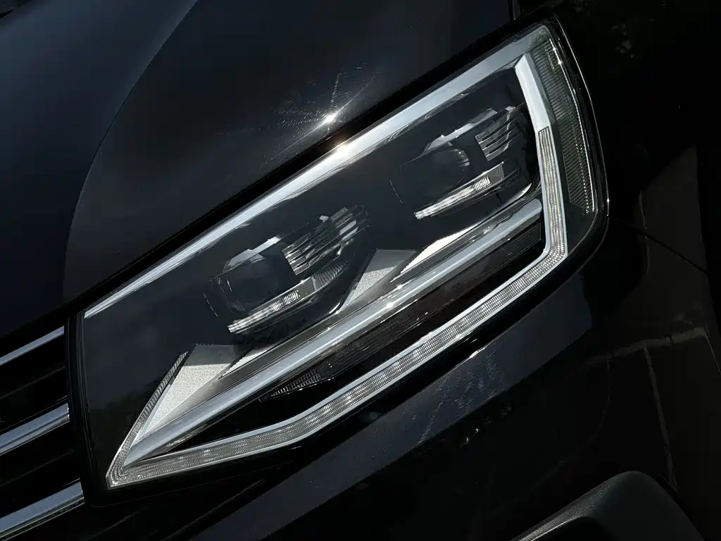 Volkswagen Multivan 2018 — фото 15