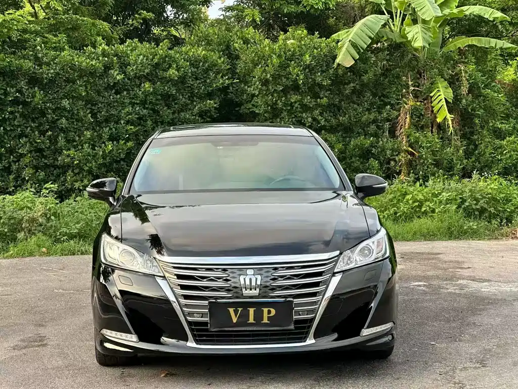 Toyota Crown 2017 — фото 2