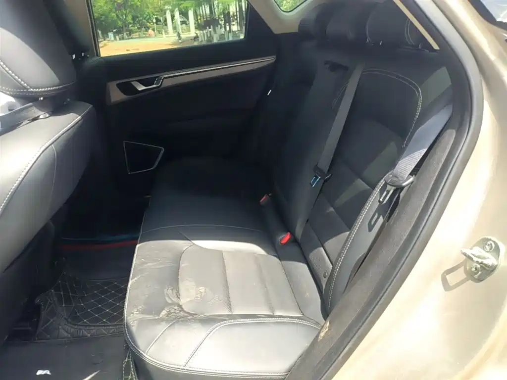 Geely Emgrand GS 2018 — фото 17