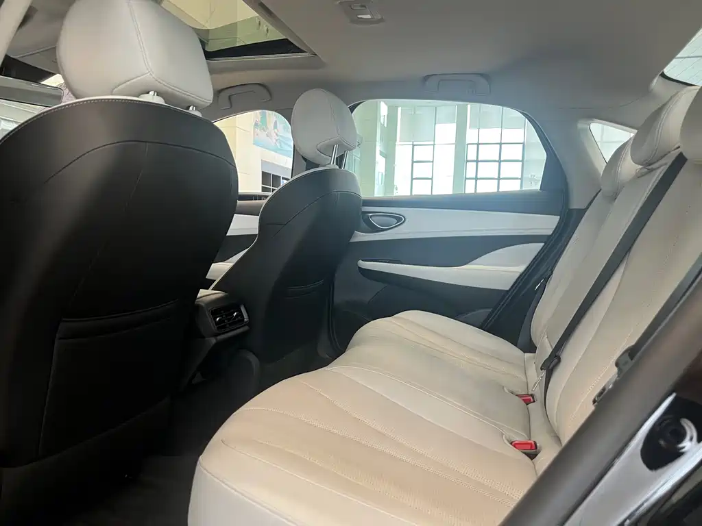 BYD Seal 05 DM-i 2025 — фото 7
