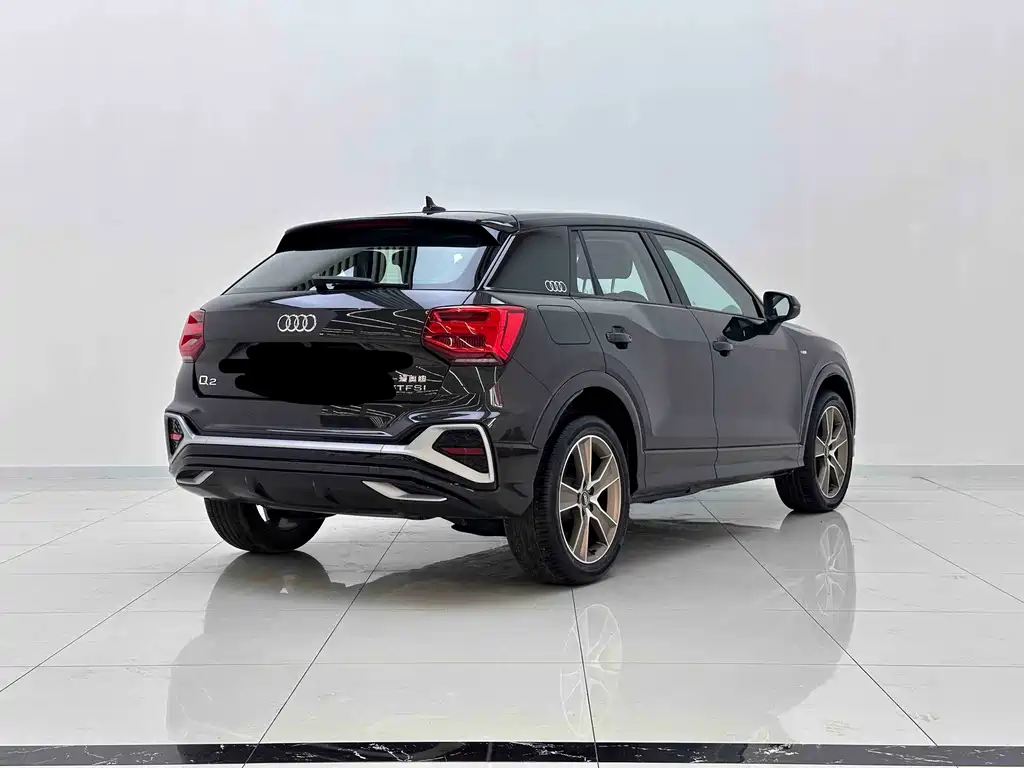 Audi Q2L 2024