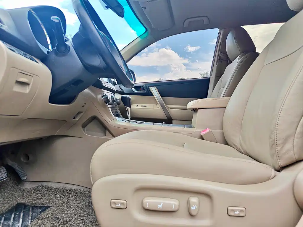 Toyota Highlander 2010 — фото 12