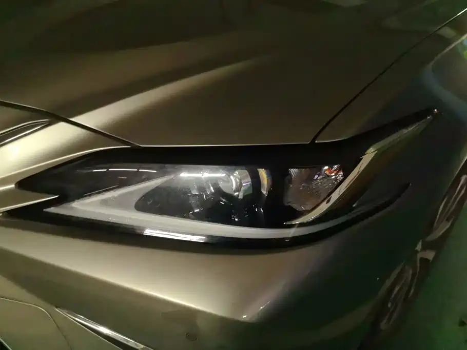Lexus ES 2021