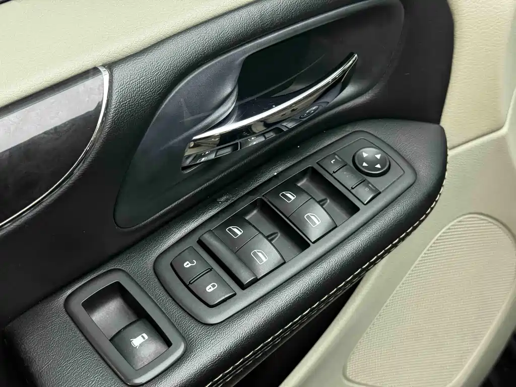 Chrysler Grand Voyager 2014 — фото 21