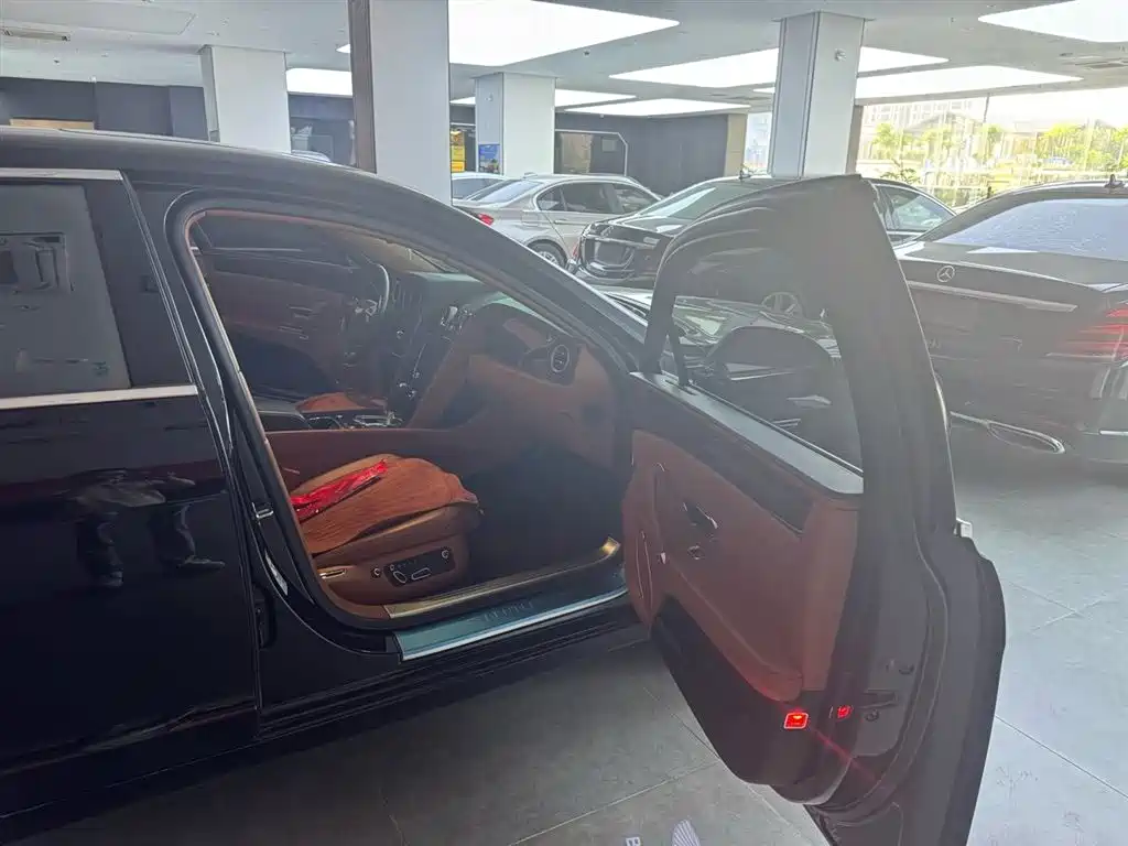 Bentley Flying Spur 2014 — фото 11
