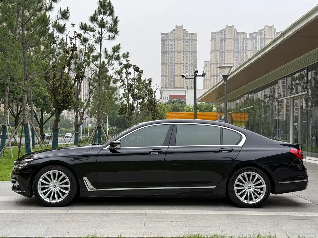 BMW 7 Series 2016 — фото 17