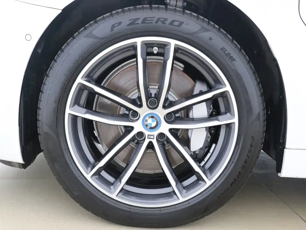 BMW 5 Series New Energy 2022 — фото 13