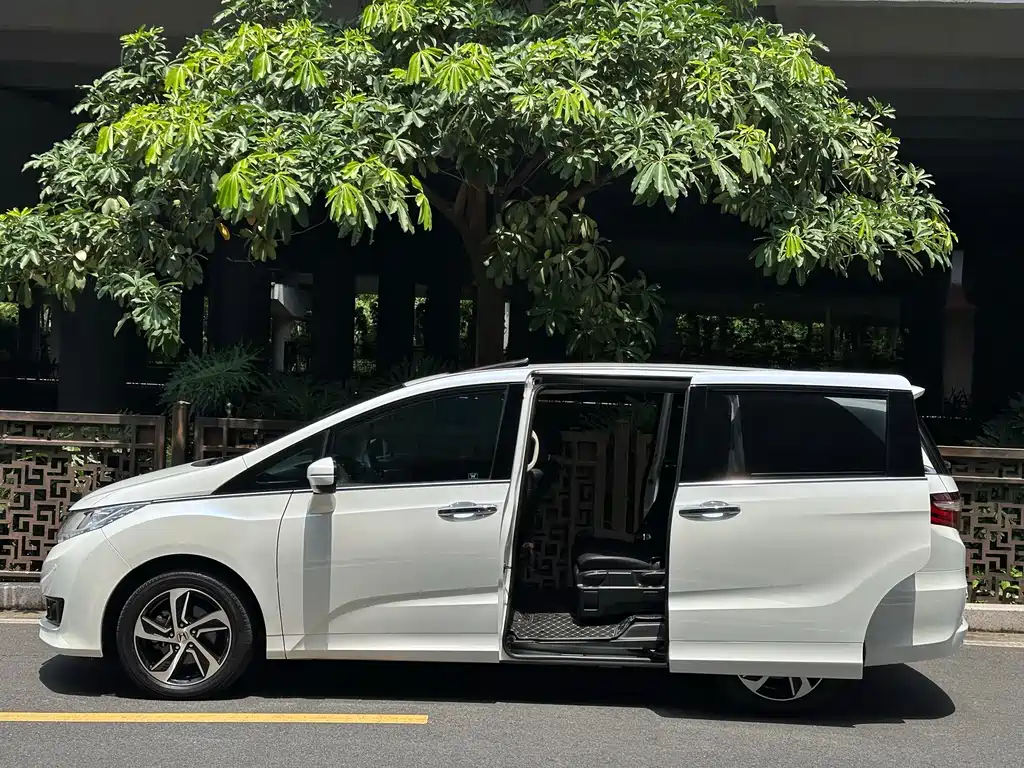 Honda Odyssey 2017 — фото 6