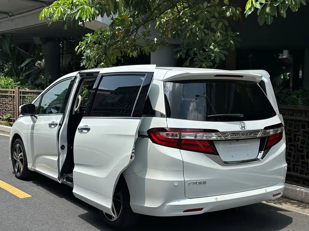 Honda Odyssey 2017 — фото 41