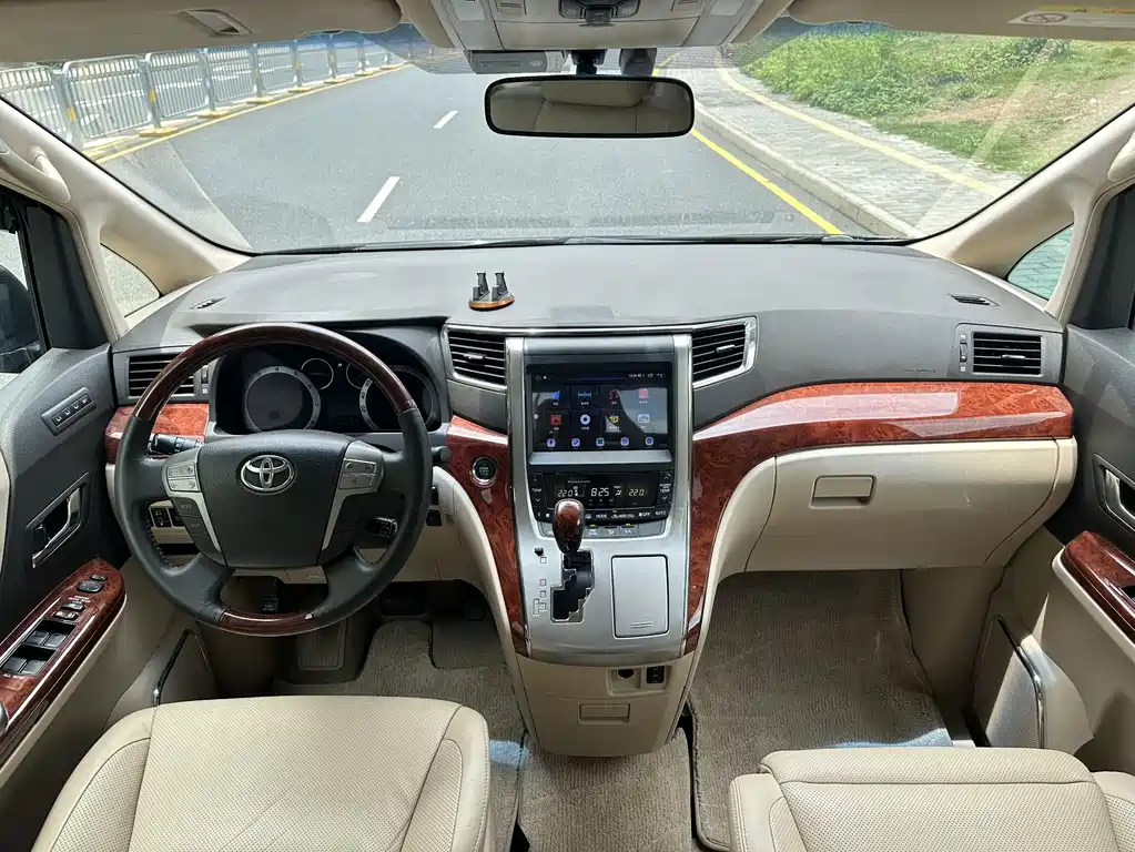 Toyota Alphard 2010 — фото 4