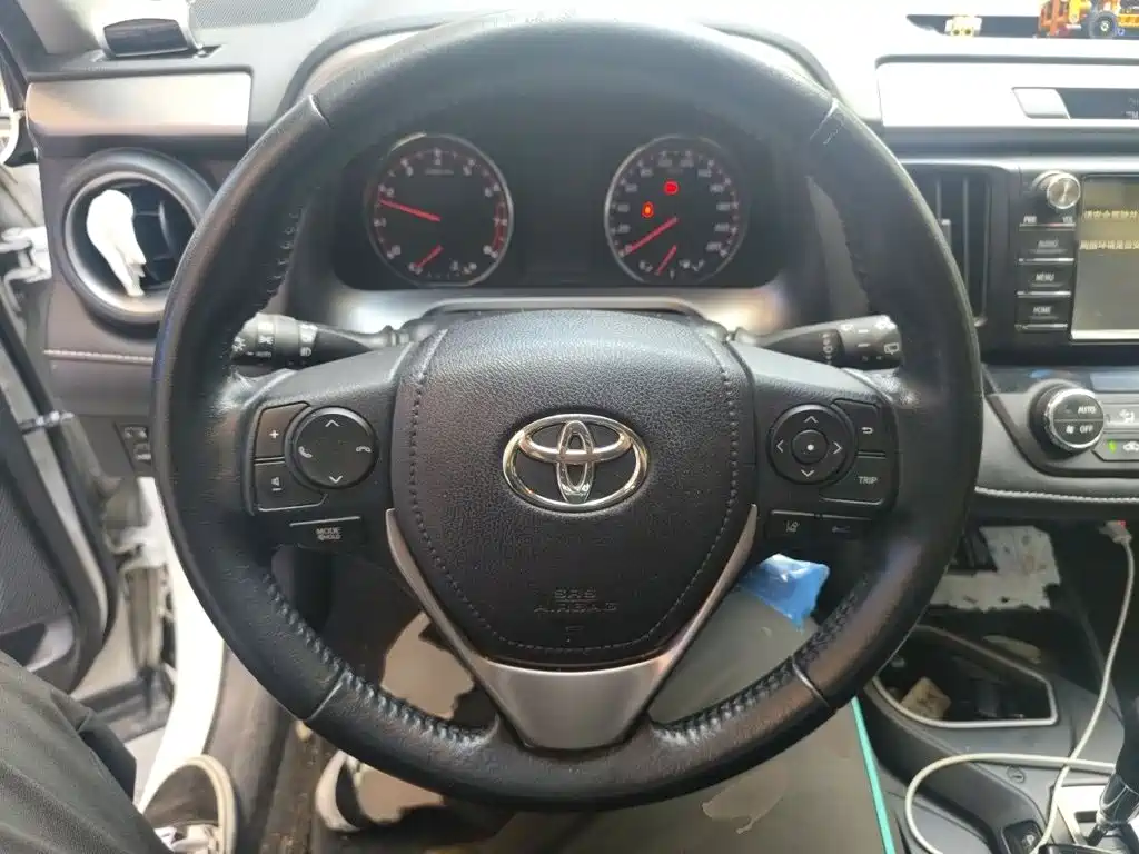 Toyota RAV4 2019 — фото 3