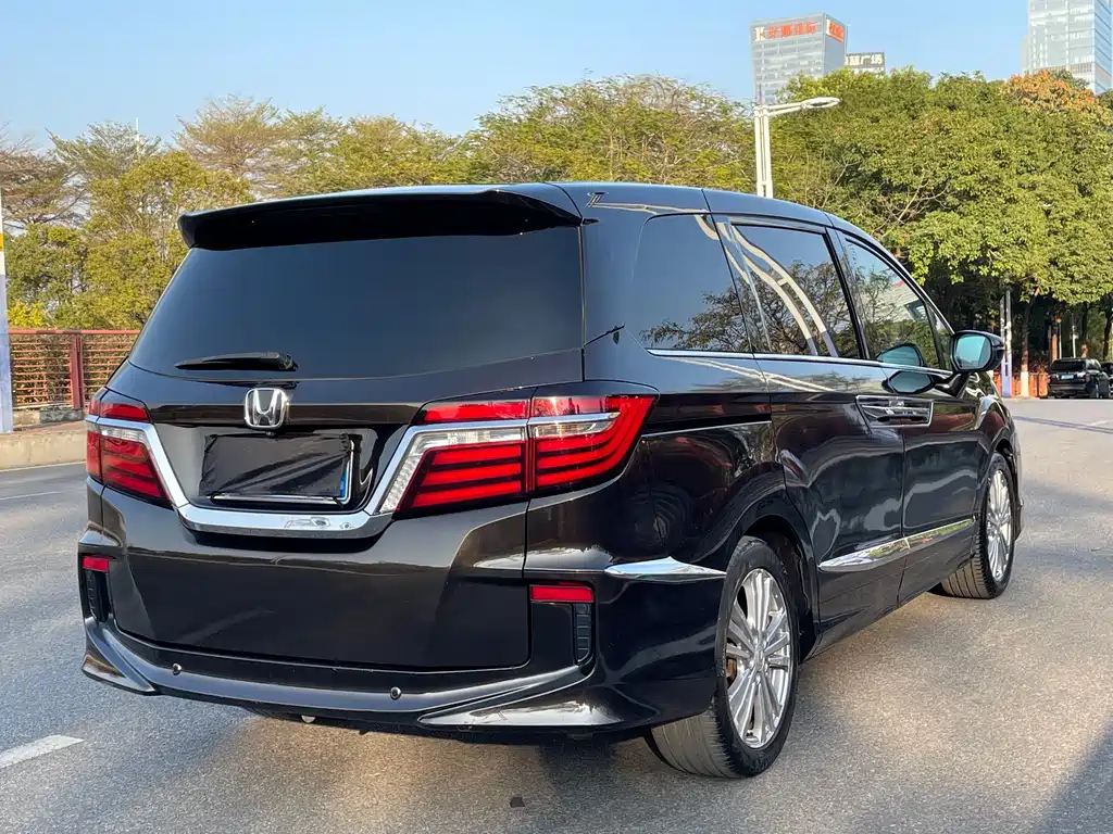 Honda Elysion 2017 — фото 14