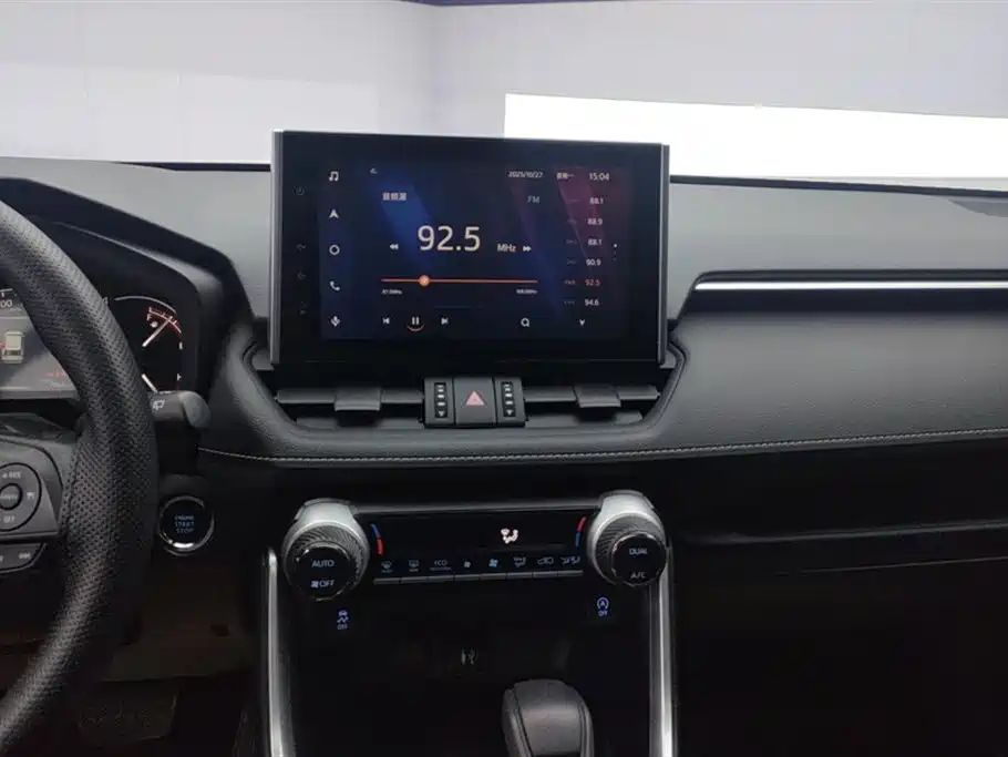 Toyota RAV4 2022 — фото 13