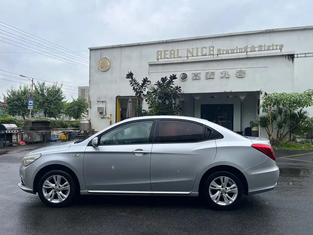 GAC Motor Trumpchi GA3S 2015 — фото 8