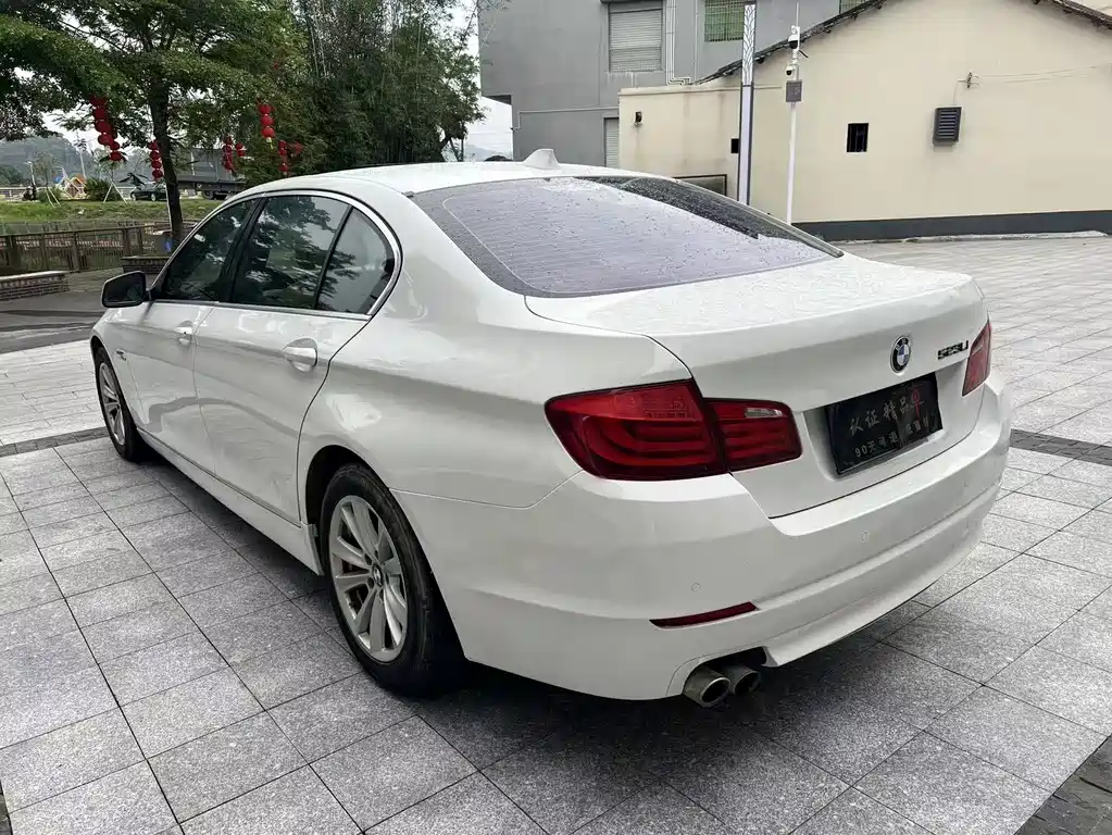BMW 5 Series 2011 — фото 3