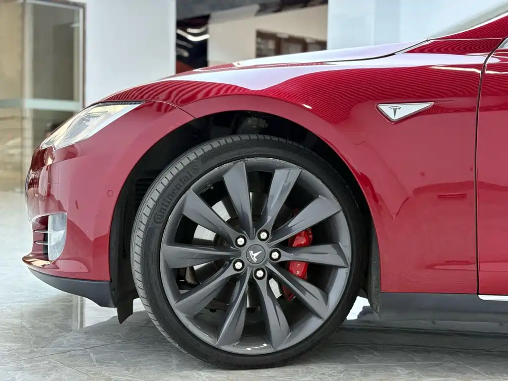 Tesla Model S 2015 — фото 10
