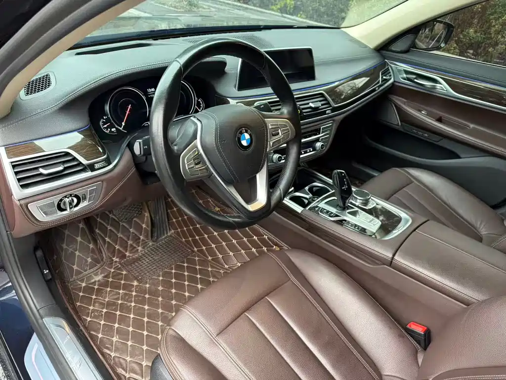 BMW 7 Series 2018 — фото 9