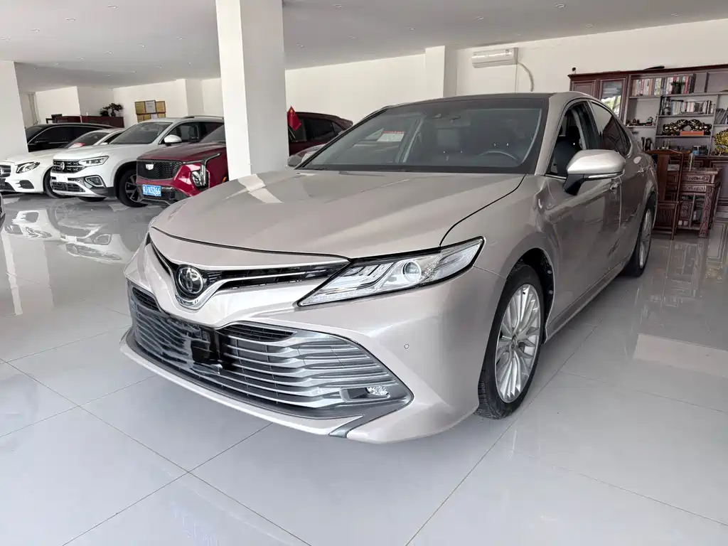 Toyota Camry 2020 — фото 2