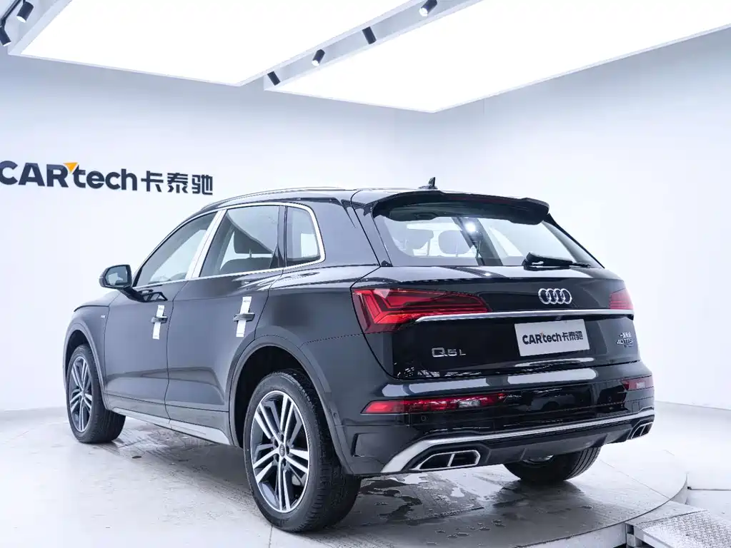 Audi Q5L 2022 — фото 18